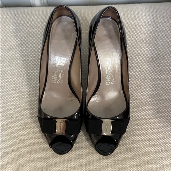 Ferragamo patent leather peep toe pumps - Picture 4 of 7